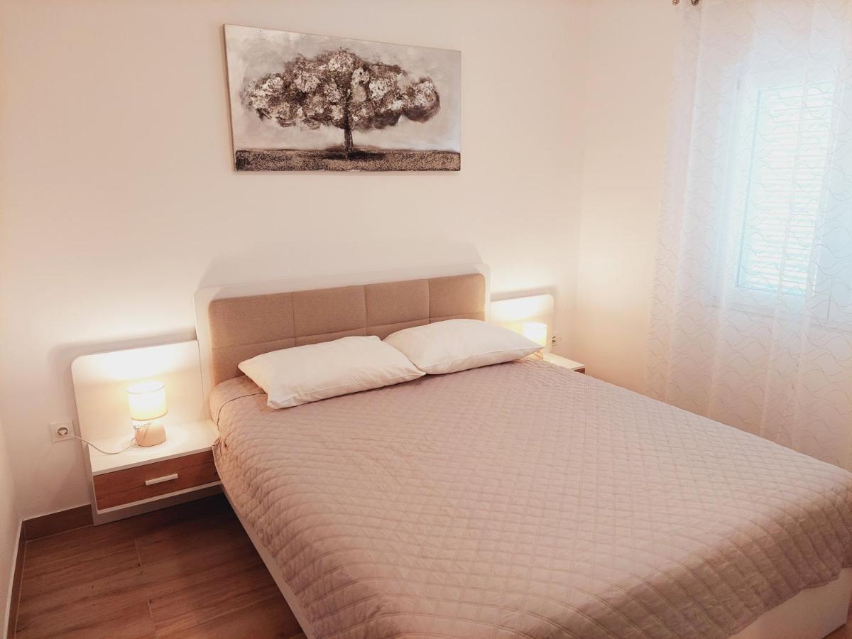 Apartments Nikola Caska โนวาลยา ภายนอก รูปภาพ