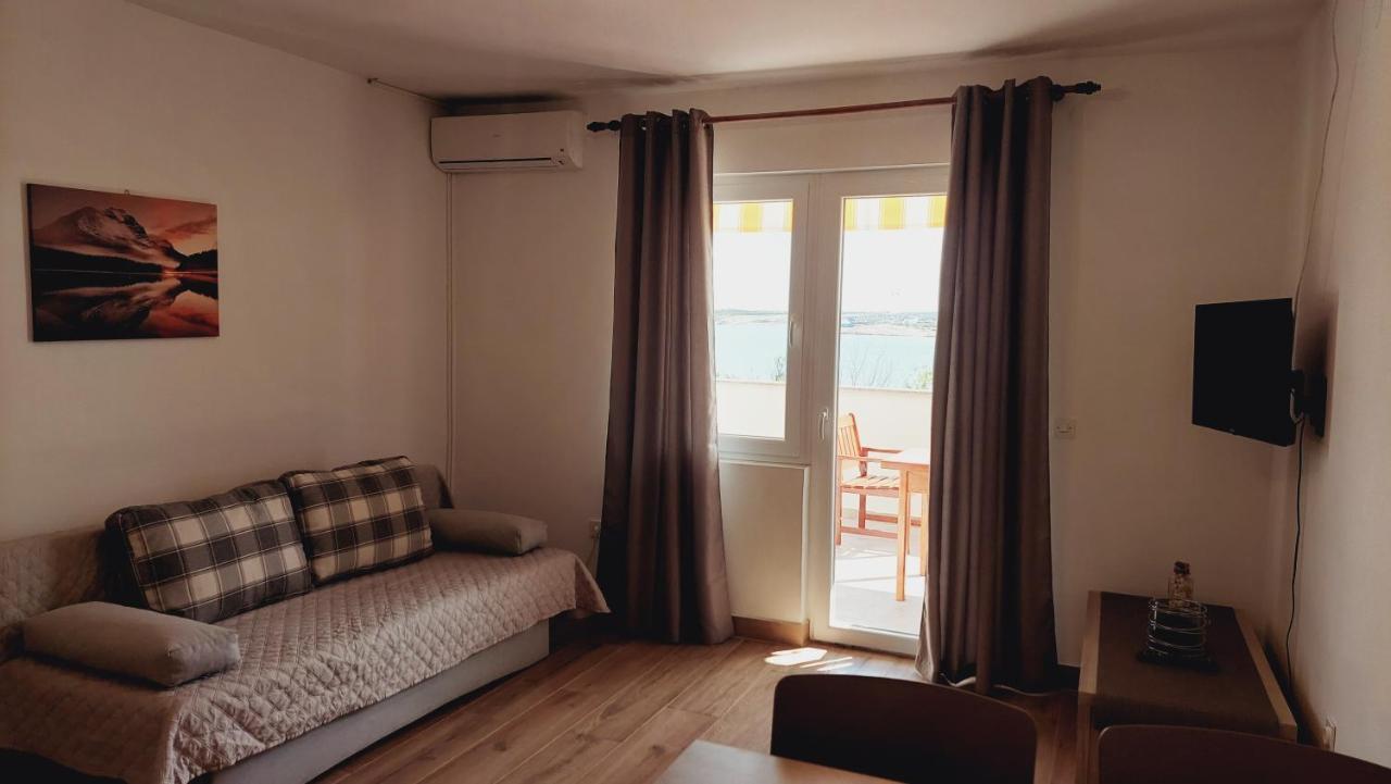 Apartments Nikola Caska โนวาลยา ภายนอก รูปภาพ